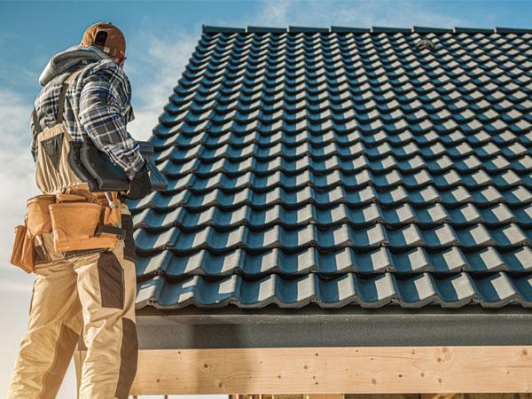 tile roofing worker 2023 11 27 05 35 06 utc 1